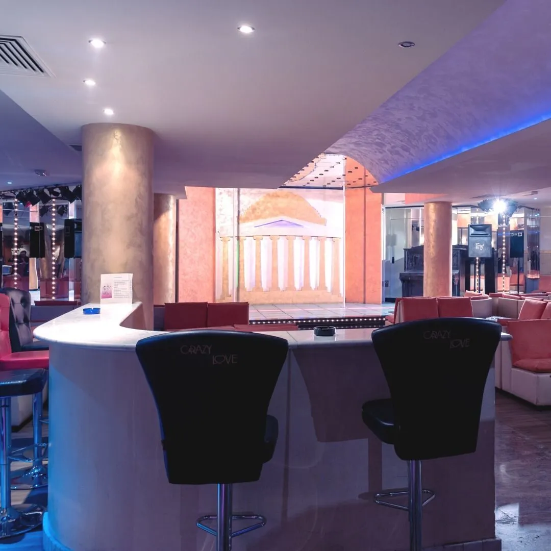 Bancone bar del Crazy Love Rimini
